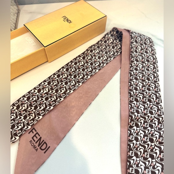 Fendi Wrapper — Classic FF pattern with pink - Picture 1 of 3